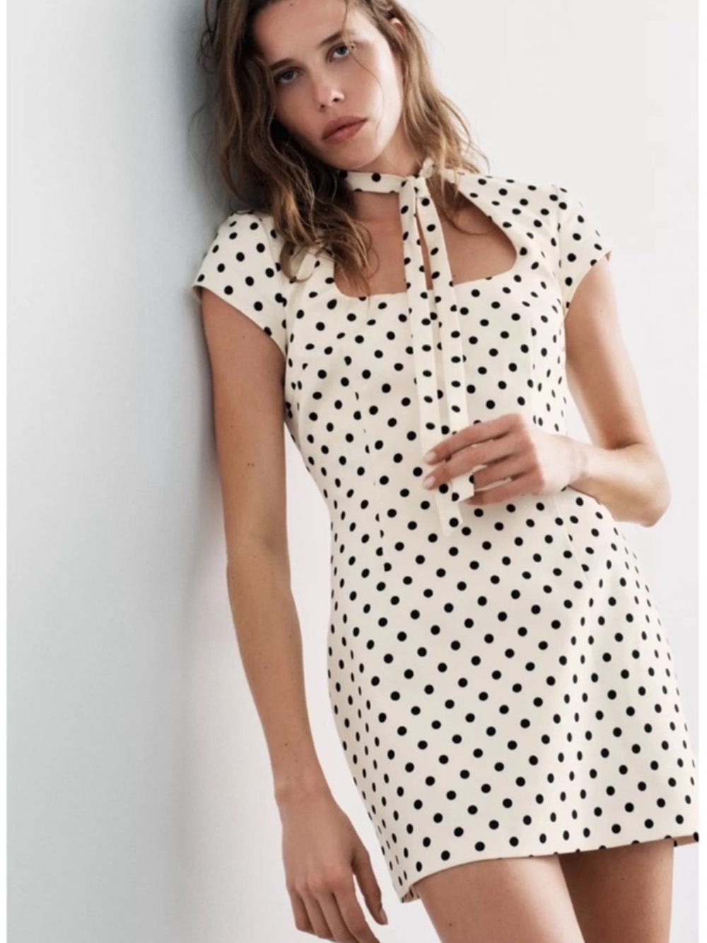 ❣️VIRAL❣️ ZARA SHORT POLKA DOT TIE DRESS - Picture 4 of 16